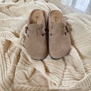 Elegant Tan Suede Mules for Women